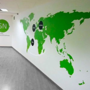 GIGANTOGRAFIAS IMPRESIÓN EN VINIL LAMINADO TROQUELADO Y TRANSFEADO DE 1.20 METROS